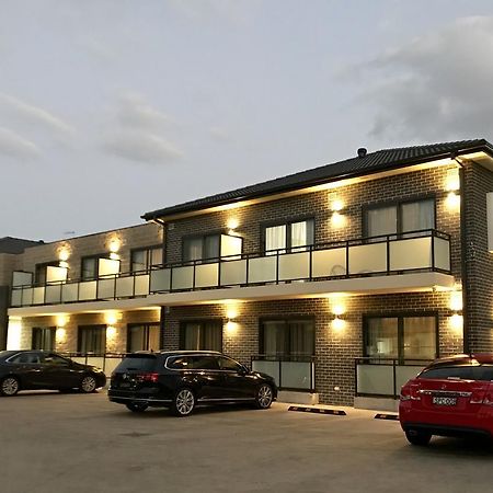 Value Suites Penrith Extérieur photo