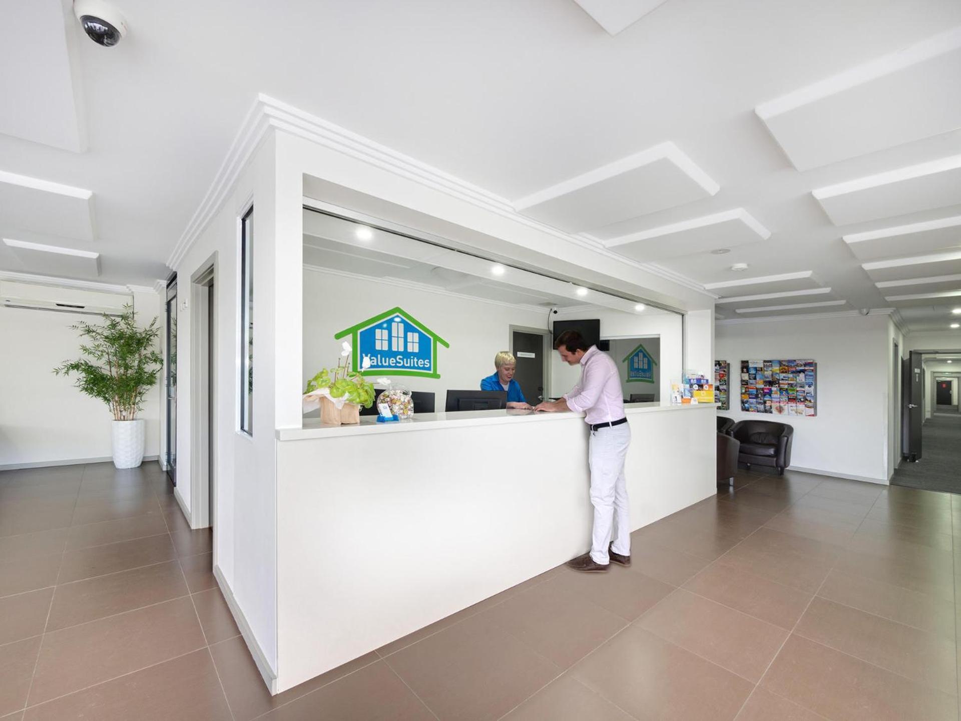 Value Suites Penrith Extérieur photo