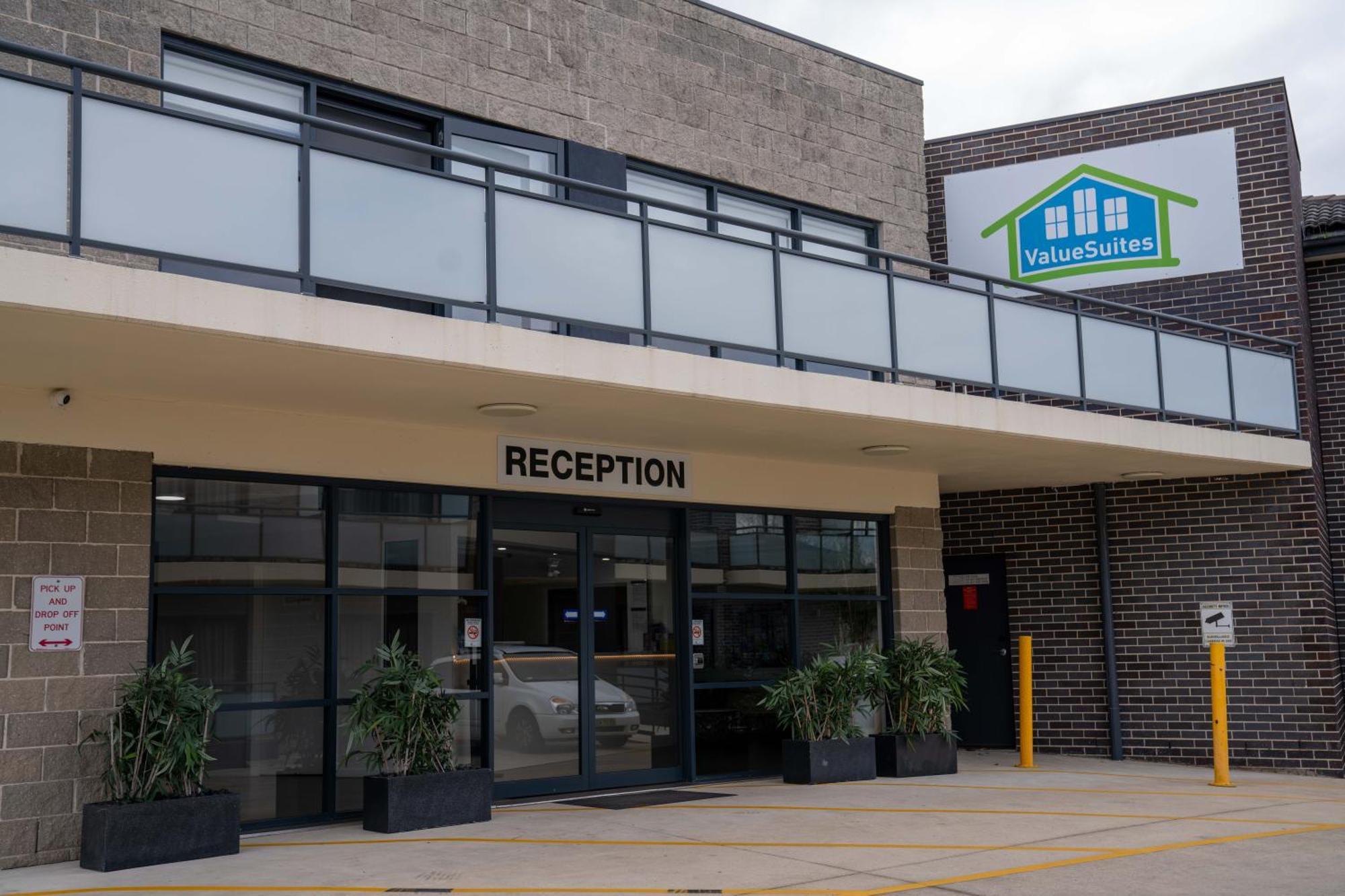 Value Suites Penrith Extérieur photo