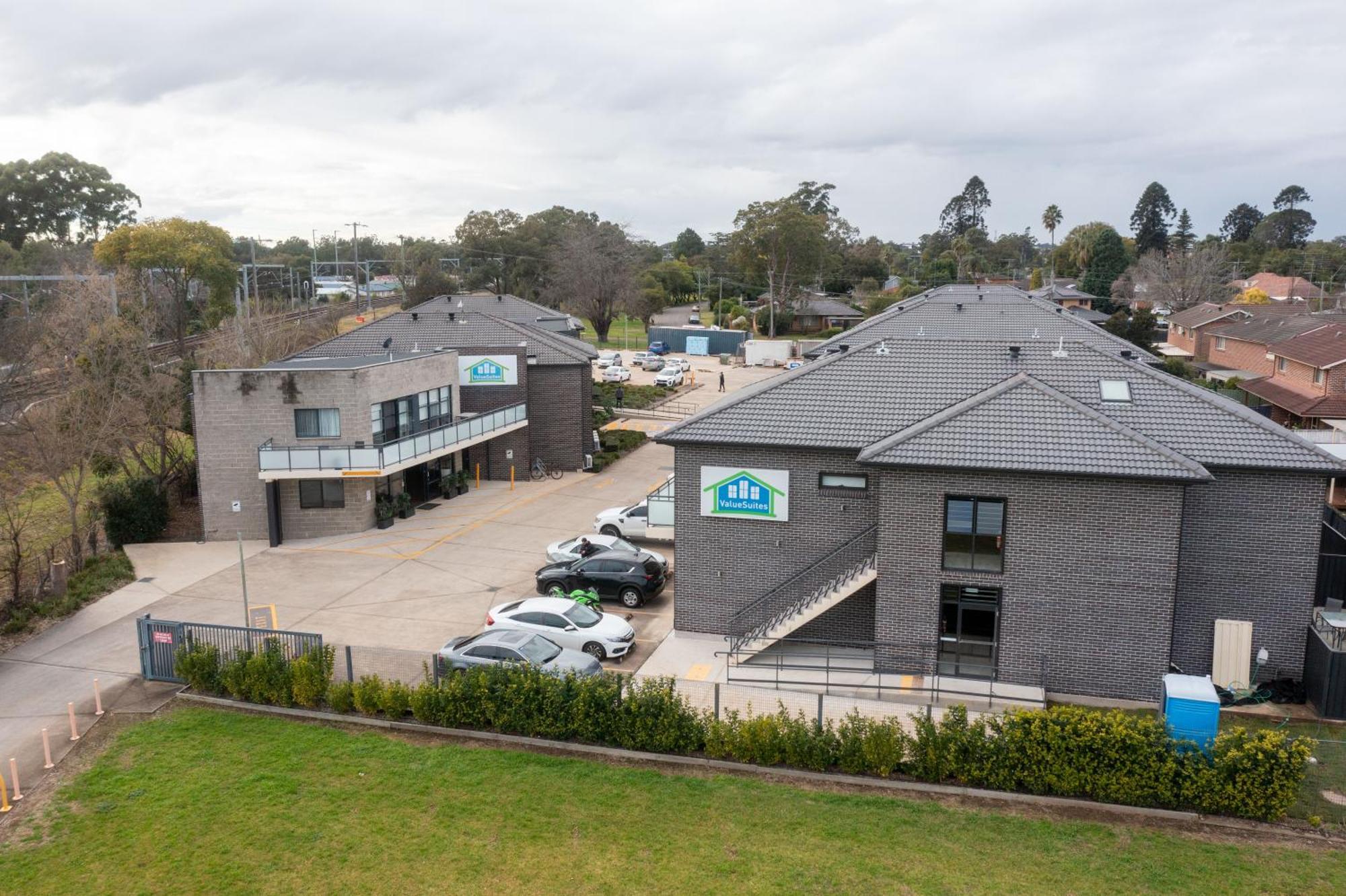 Value Suites Penrith Extérieur photo