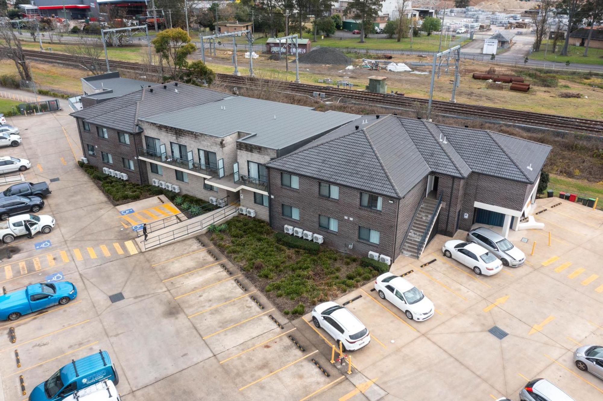 Value Suites Penrith Extérieur photo