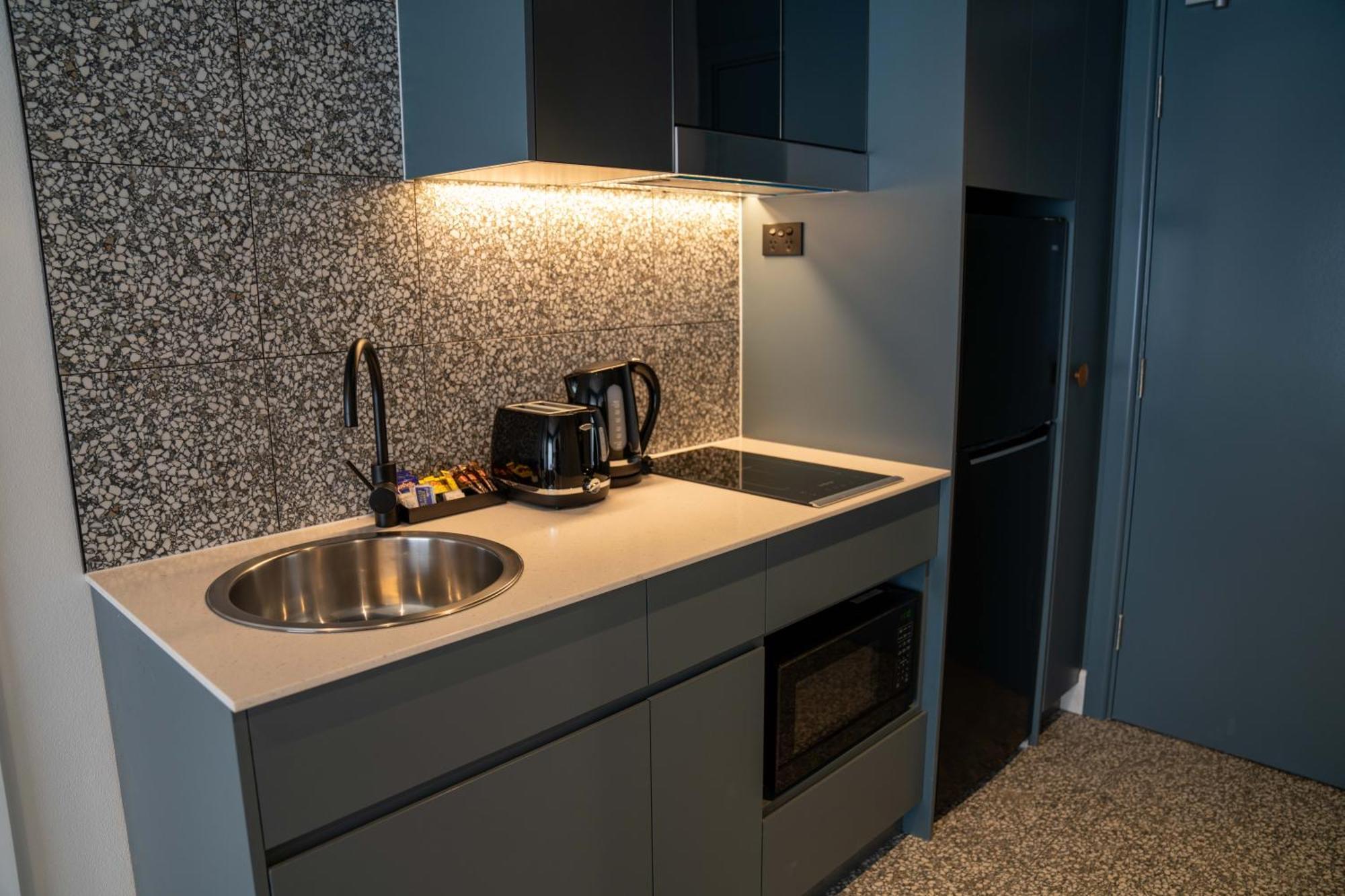 Value Suites Penrith Extérieur photo