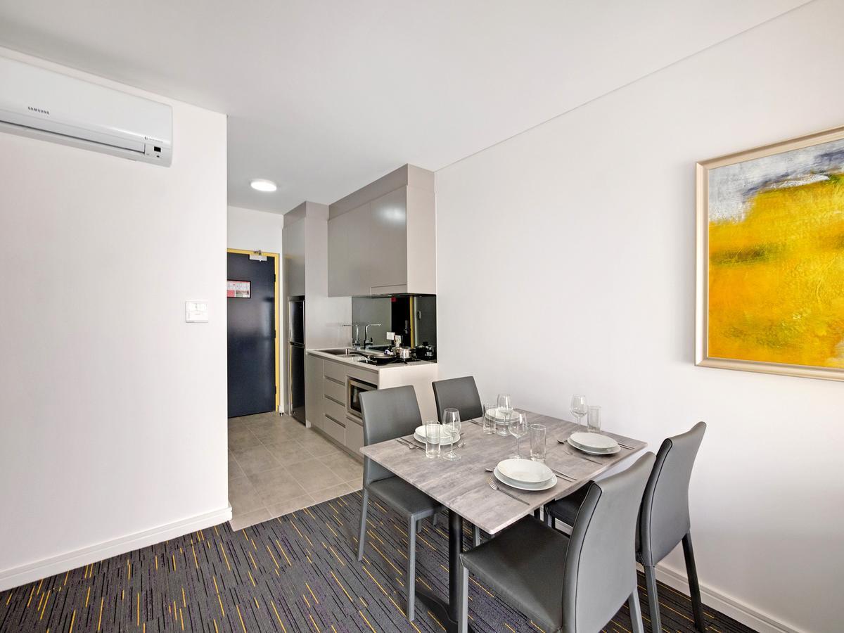 Value Suites Penrith Extérieur photo