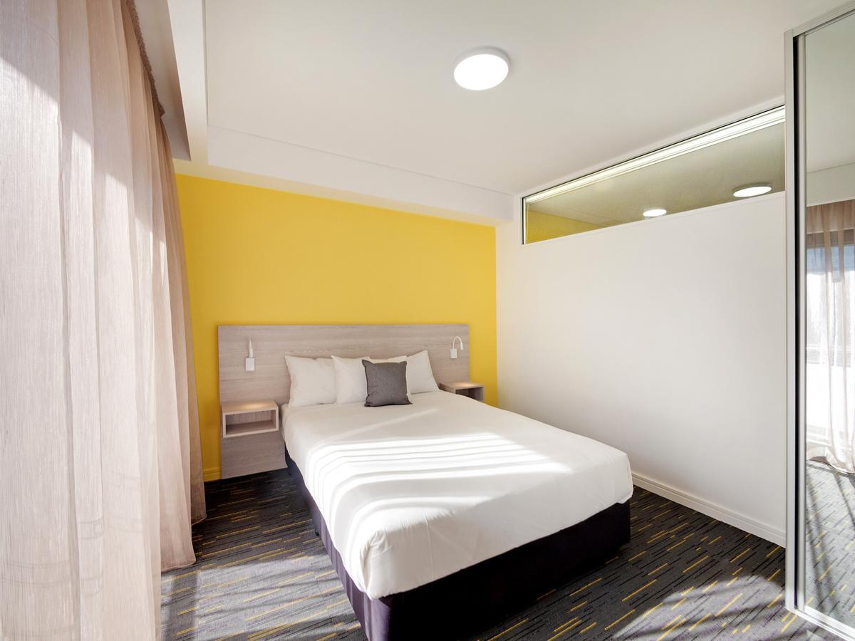 Value Suites Penrith Extérieur photo