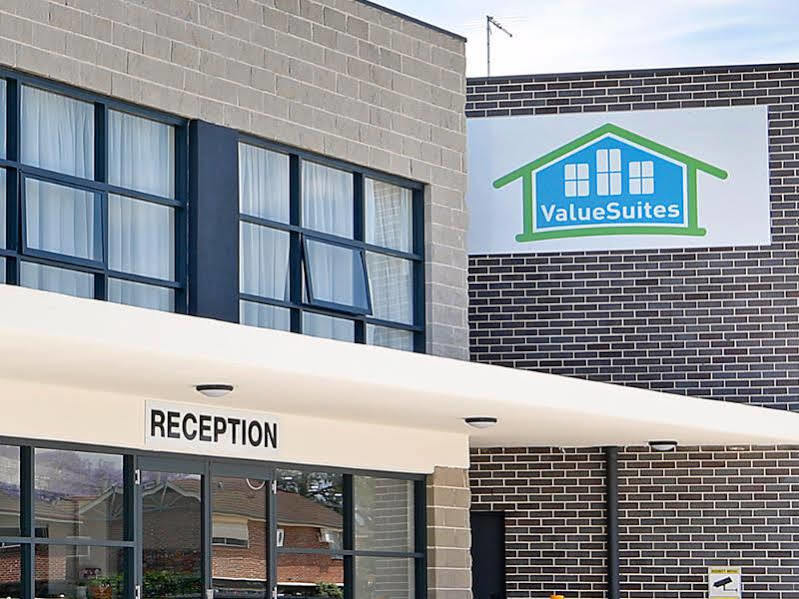 Value Suites Penrith Extérieur photo