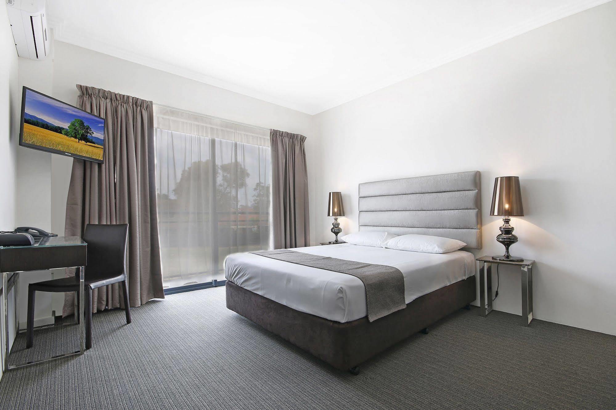 Value Suites Penrith Extérieur photo