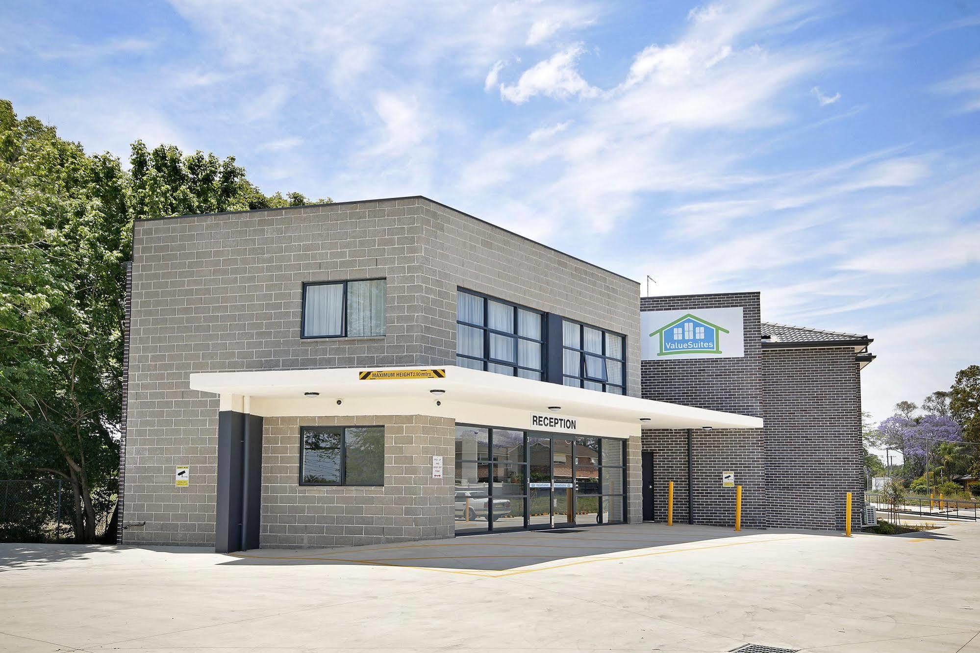 Value Suites Penrith Extérieur photo