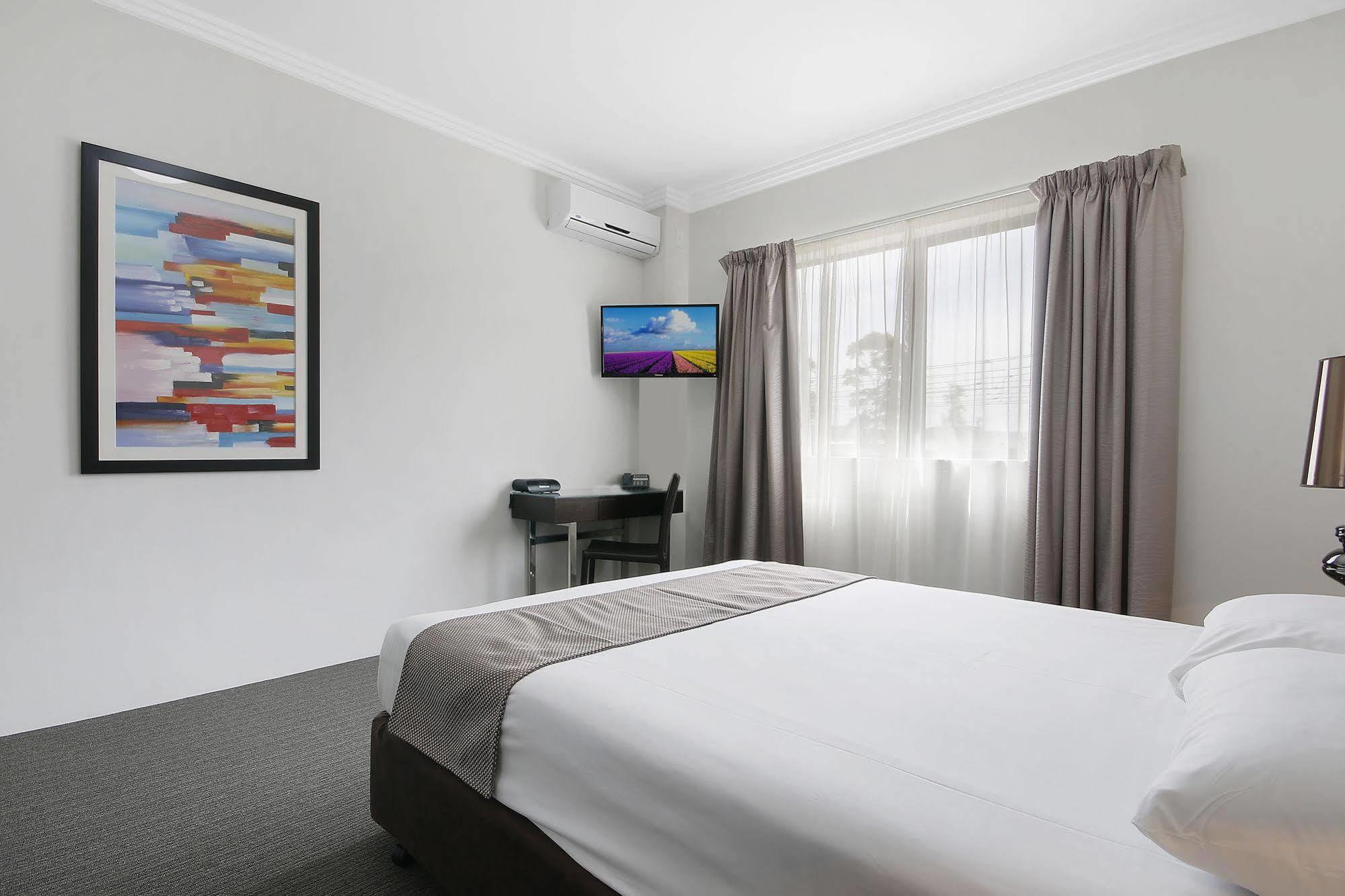 Value Suites Penrith Extérieur photo